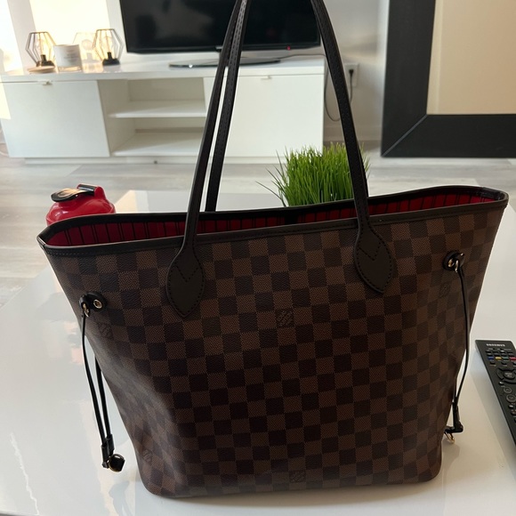 Authentic Louis Vuitton MM - Picture 1 of 6